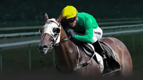 国足进攻不畅，韦世豪禁区内不慎滑过空门！